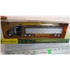 Image 2 : ERTL 1:64 John Deere with Grain trailer - NIB