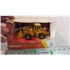 Image 2 : ERTL 1:64 John Deere 544G Loader - damaged box