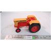Image 2 : Case 930 Comfort King Tractor - repainted - 9" long