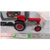 Image 3 : Universal Hobbies Massey Ferguson 35 (1959) 1:16 Tractor - wrong box