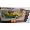 Image 2 : Maisto 1:24 1916 Studebaker Pickup - box plastic damaged