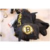 Image 6 : Boston Bruins Bears (dirty) miniatures, Rain Jacket bag, misc