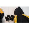 Image 5 : Boston bruins jersey (medium) + Bruins Jacket (3T) plus baby gloves - used