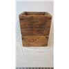 Image 7 : ENARCO - Canadian oil co’s grease wooden box for oil cans - 14" tall