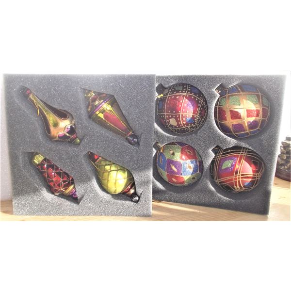 Holiday Memories 8 Piece Glass Ornaments - New in Box