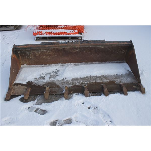 John Deere 84" Tooth Bucket