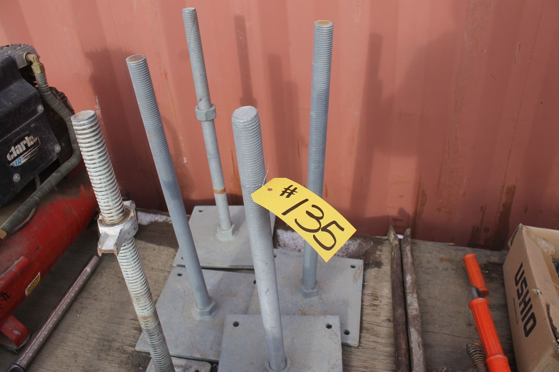 Five threaded Supports