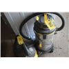 Image 1 : 2 SHOP VACUUMS