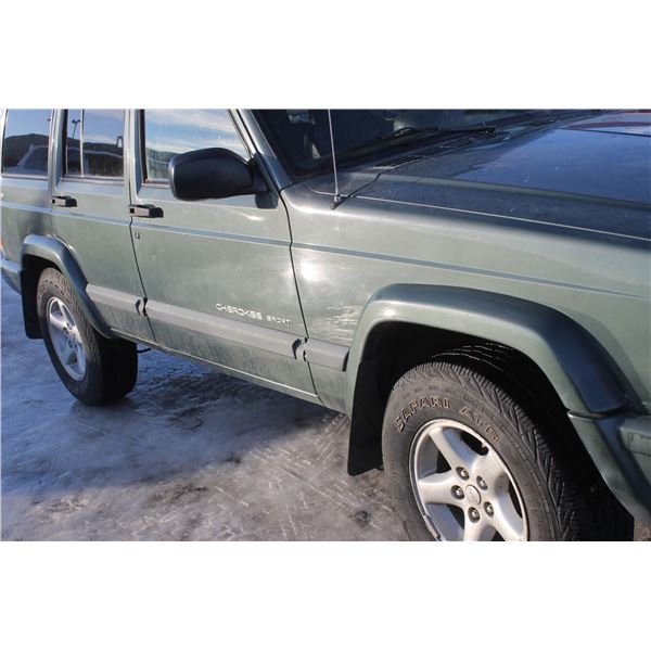 2000 JEEP CHEROKEE, 4X4, 4.0 LTR AUTO (SHOWING 321, 580 KM) MINOR BODY DAMAGE TO DRIVERS DOOR SERIAL