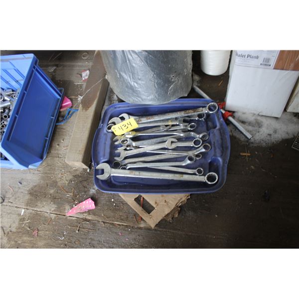 BLUE TUB OF COMBINATION WRENCHS
