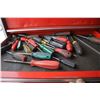 Image 10 : 20 DRAWER SNAP-ON TOOLBOXES C/W TOOLS AND SIDE BOX