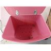 Image 3 : Vintage Pink Laundry Hamper