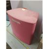 Image 5 : Vintage Pink Laundry Hamper