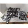 Image 1 : Sparkle Zebra Patern Bag With Accessories