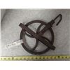 Image 1 : Antique Well Pulley