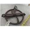 Image 2 : Antique Well Pulley