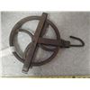 Image 4 : Antique Well Pulley