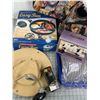 Image 3 : MISC LOT CAT MOTIF BAGS PAN ETC