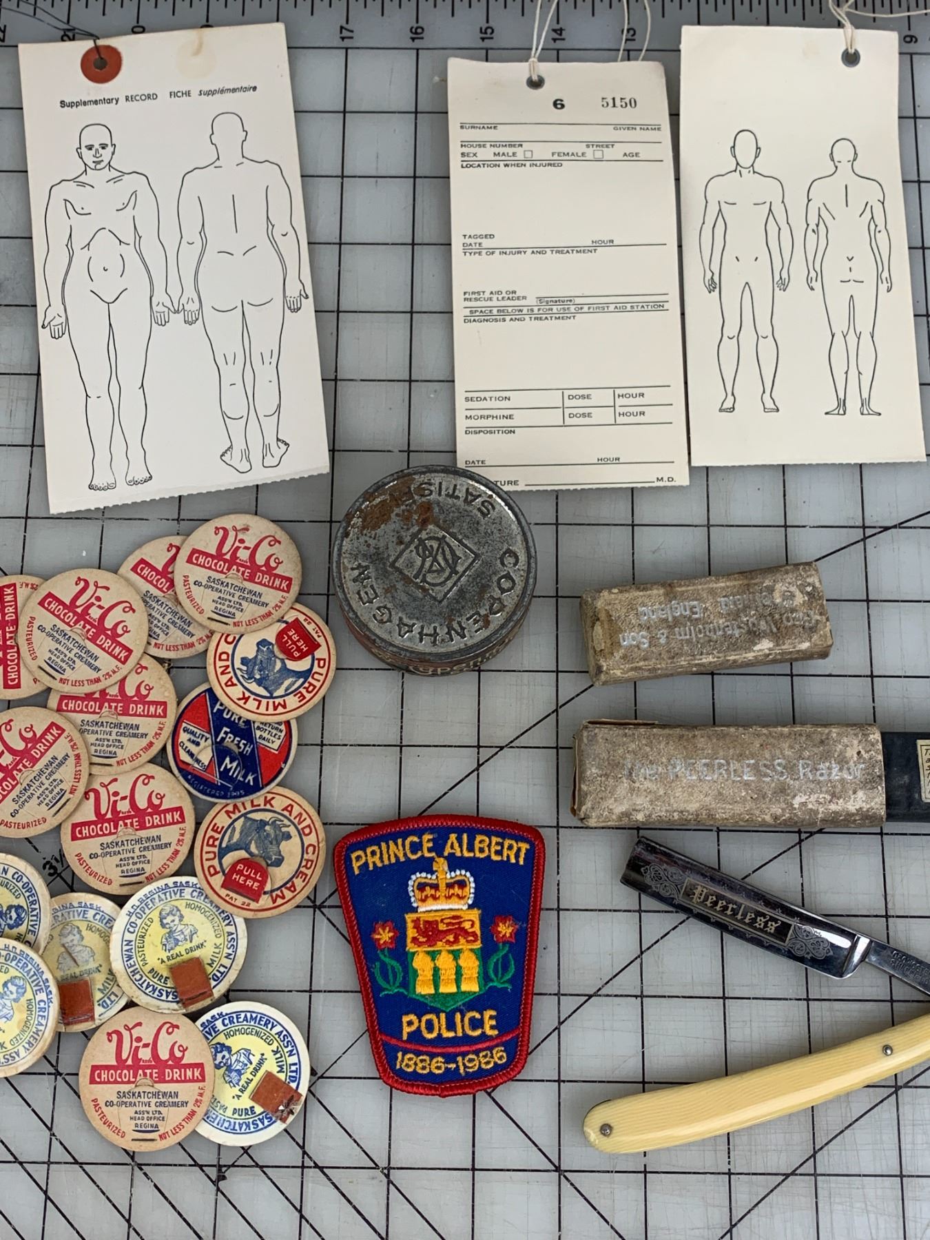 MISC LOT STRAIGHT RAZOR INJURY TAGS PATCH MILK CAPS - Schmalz Auctions