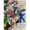 Image 4 : LOT OF VINTAGE COWBOY AND INDIAN TOYS SOLDIERS NINJAS AND MORE