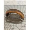 Image 2 : ANTIQUE IMPERIAL SELF HEATING SAD IRON