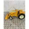 Image 1 : VINTAGE INTERNATIONAL HARVESTER TRACTOR TOY WITH LOADER