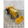 Image 2 : VINTAGE INTERNATIONAL HARVESTER TRACTOR TOY WITH LOADER