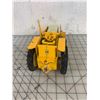 Image 4 : VINTAGE INTERNATIONAL HARVESTER TRACTOR TOY WITH LOADER