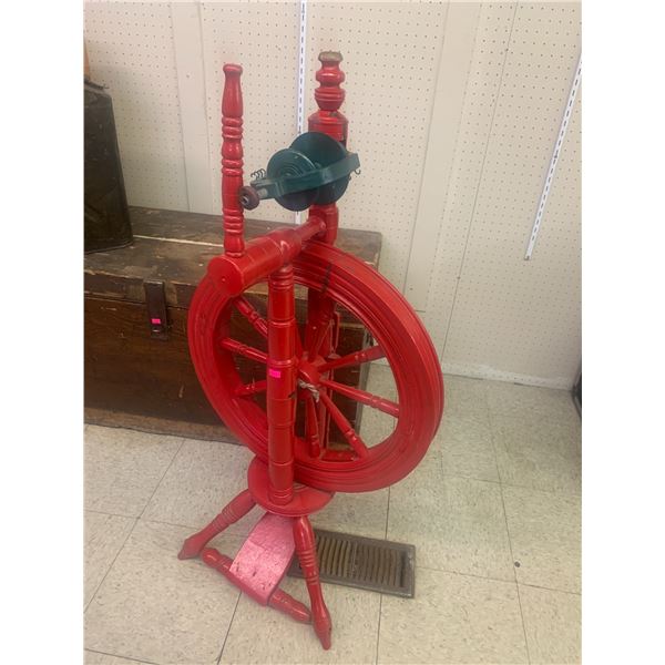 ANTIQUE SPINNING WHEEL
