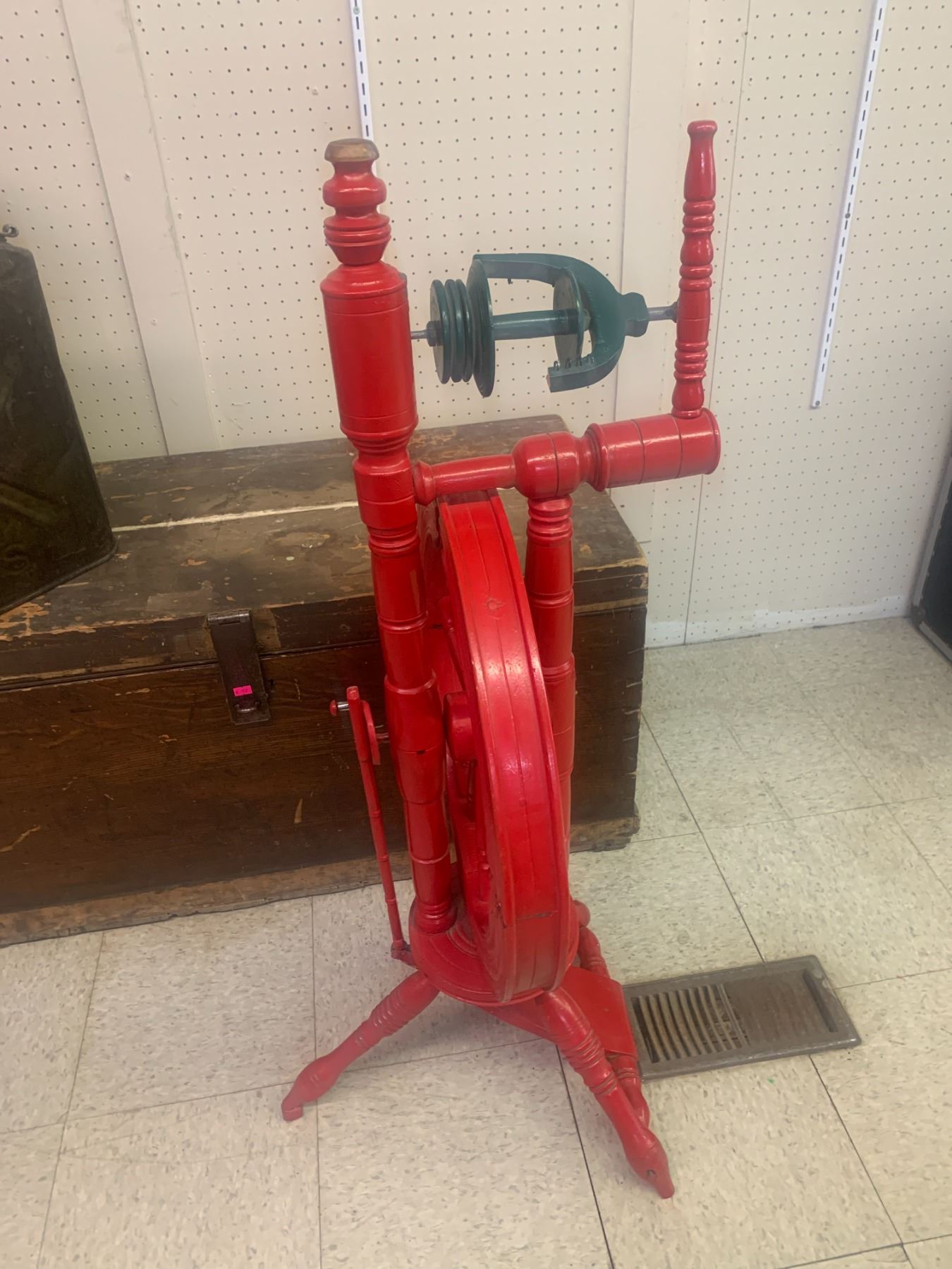 ANTIQUE SPINNING WHEEL