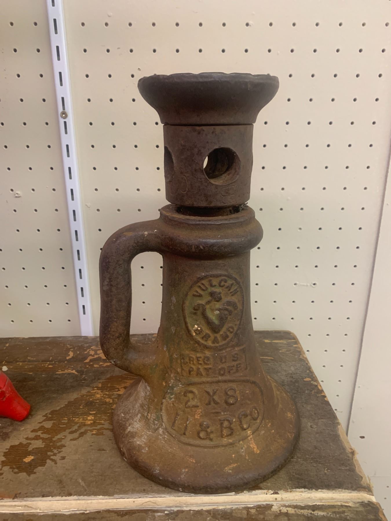 ANTIQUE VULCAN BRAND CAST IRON HOUSE JACK