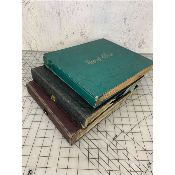 LOT OF GRAMOPHONE RECORD BOOKS