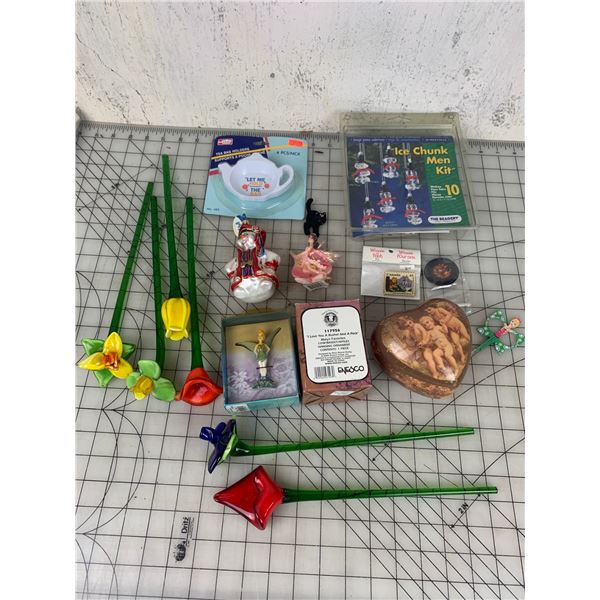 MISC LOT CHRISTMAS ORNAMENTS GLASS FLOWERS ERC