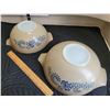 Image 3 : Vintage pyrex 1970's Homestead pattern cinderella mixing bowls. Set of 2. #444 & 443.