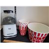 Image 2 : Toastess Air popper with popcorn bowls.