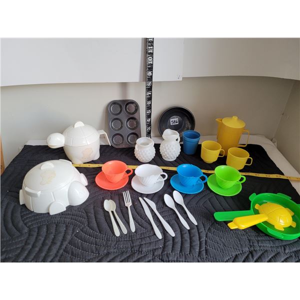 1970's play tea sets, metal bowl & muffin tin.