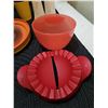 Image 5 : Group of vintage 1970's to 1980's tupperware