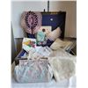 Image 1 : Old worn suitcase full of vintage linens, doilies, table clothes, shelf paper, toiletry bag & more.