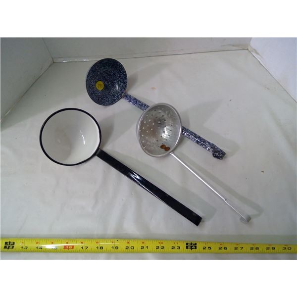 3 Enamel Ladels