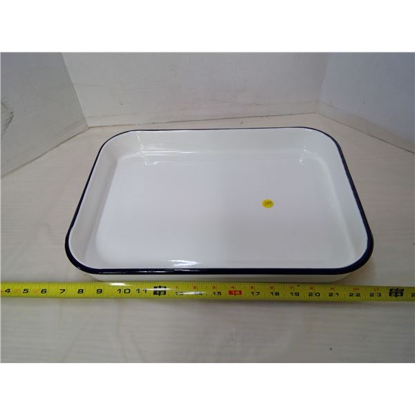 Large Enamel Cake Pan (white/Black)