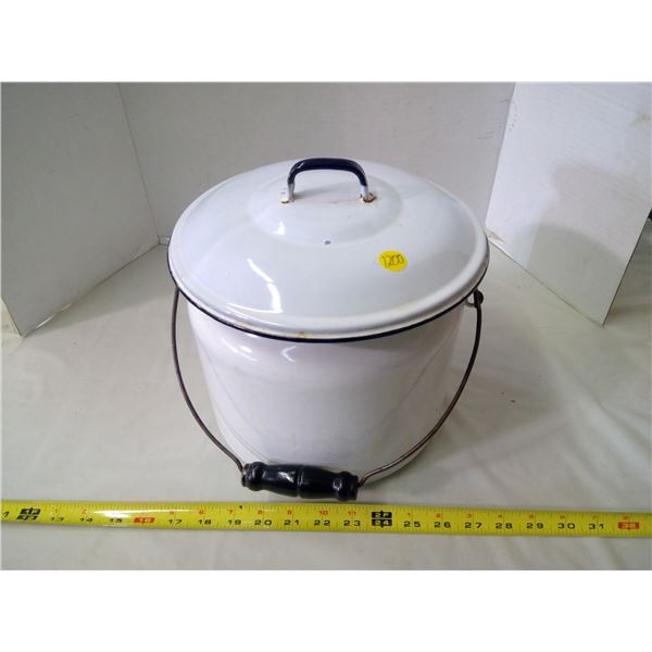 White/Black Enamel Chamber Pot