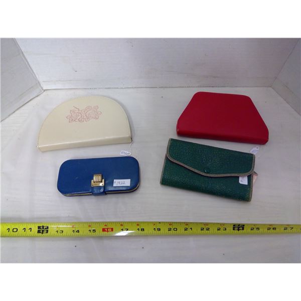 Manicure sets in leather cases (4)