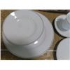 Image 3 : 20 Piece Porcelain Dinner Set (4 of each)