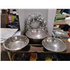 Image 1 : 3 Stainless Bowls + Silver Wreath