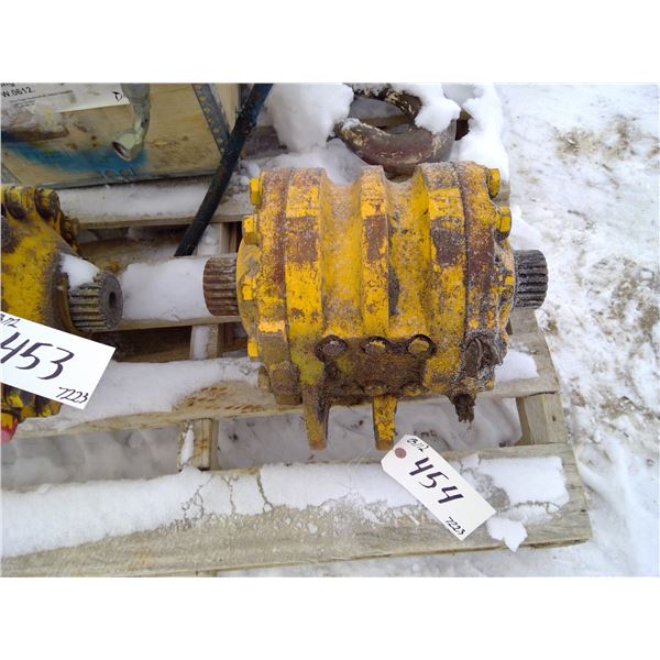 Hydraulic Motor - 2 Splined Outputs Opposite to each other