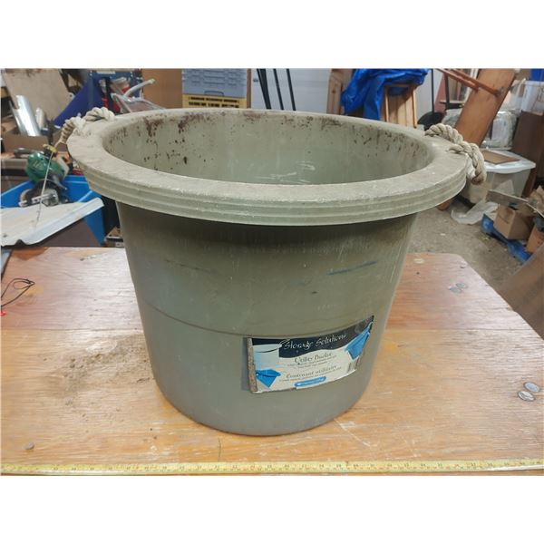 Large Capacity Utility Bucket
