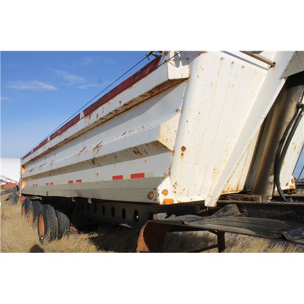ARNE'S 2001 Tridem End Dump, Tridem End Dump, SN. 2A90737361A003671 (3 tires need repair)