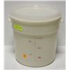 Image 1 : 18 QT CAMBRO ROUND DRY INGREDIENT BIN W/ 2 LIDS