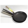 Image 1 : LOT OF 4 CARBON STEEL FRYING PANS. 3 - 9.5", 1 - 9
