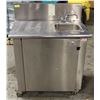 Image 1 : POLARIS PORTABLE HAND WASHING STATION ON CASTORS